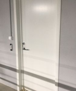 Пластиковая дверь Aquadoor в белом цвете