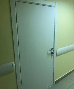 Медицинская композитная дверь Aquadoor в белом цвете