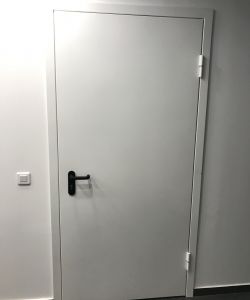 Металлическая противопожарная дверь- белая