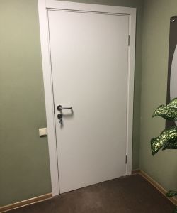 Медицинская композитная дверь Aquadoor в белом цвете