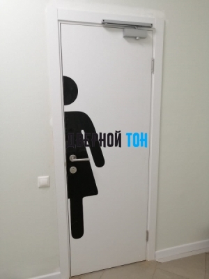Гладкая пластиковая одностворчатая дверь POSEIDON белая с наклейкой для туалетов WOMAN