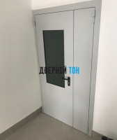 Металлическая двухстворчатая остекленная противопожарная дверь Ei 60 RAL 7035