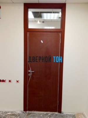 Гладкая дверь Капель итальянский орех