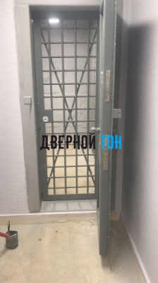 Дверь в комнату хранения оружия (КХО)