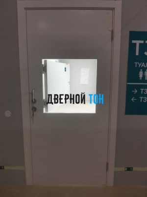 Пластиковая гладкая белая дверь Aquadoor с выпадающим окном