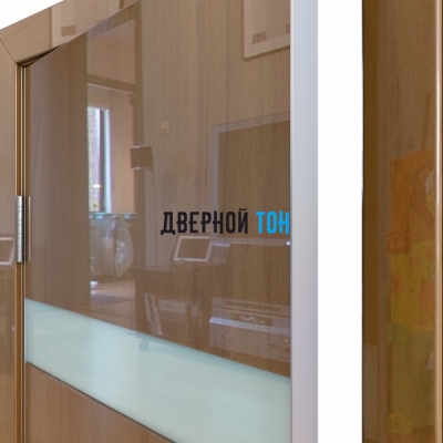 Гладкая дверь модель ДГ 502 глянец с алюминиевым торцом анегри темный стекло белое