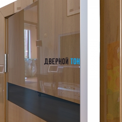 Гладкая дверь модель ДГ 502 глянец с алюминиевым торцом анегри темный стекло черное