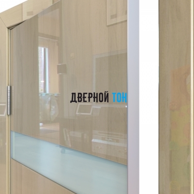 Гладкая дверь модель ДГ 502 глянец с алюминиевым торцом анегри светлый стекло белое