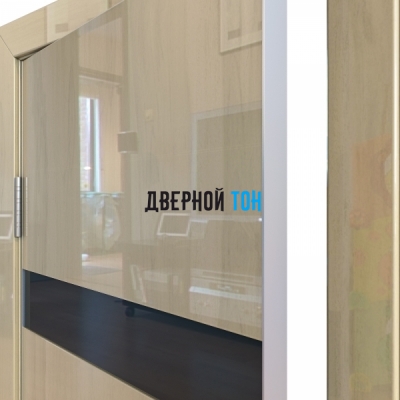 Гладкая дверь модель ДГ 502 глянец с алюминиевым торцом анегри светлый стекло черное