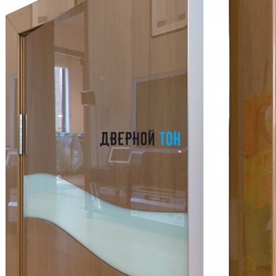 Гладкая дверь модель ДГ 503 глянец с алюминиевым торцом анегри темный стекло белое