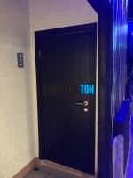 Гладкая пластиковая одностворчатая дверь POSEIDON RAL 9005