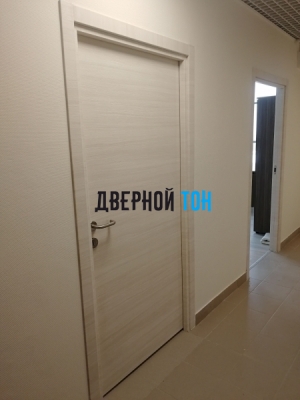 Гладкая дверь Капель с поперечным экошпоном серия ECO (телескопическая коробка) неаполь кремовый