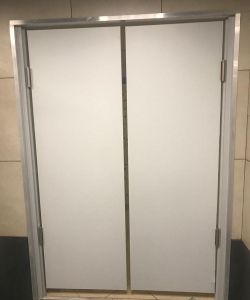 Композитная влагостойкая маятниковая дверь Aquadoor RAL 7035 для душевых