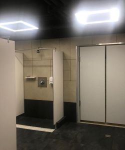 Композитная влагостойкая маятниковая дверь Aquadoor RAL 7035 для душевых