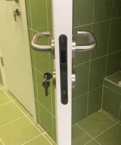 Пластиковая медицинская усиленная белая дверь Aquadoor