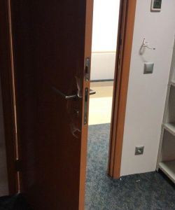 Гладкая пластиковая влагостойкая дверь Aquadoor миланский орех