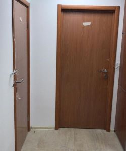 Гладкая пластиковая влагостойкая дверь Aquadoor миланский орех