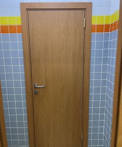 Композитные влагостойкие двери Aquadoor в цвете миланский орех