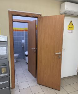 Композитные влагостойкие двери Aquadoor в цвете миланский орех