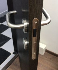 Гладкая пластиковая влагостойкая дверь Aquadoor венге