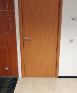 Гладкая пластиковая влагостойкая дверь Aquadoor миланский орех