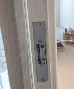 Гладкая пластиковая влагостойкая дверь Aquadoor скандинавский дуб (электромеханическая защелка)