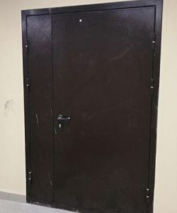 Металлическая полуторная противопожарная дверь Ei60 RAL 8017