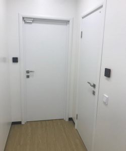 Пластиковые медицинские двери Aquadoor в белом цвете