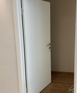 Белая гладкая пластиковая влагостойкая дверь Aquadoor