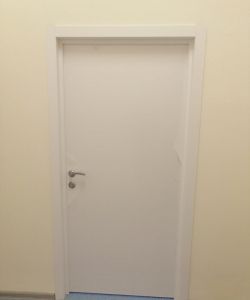 Белая влагостойкая пластиковая дверь Aquadoor