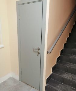 Гладкая серая медицинская дверь Aquadoor