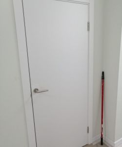 Пластиковая гладкая белая дверь Aquadoor