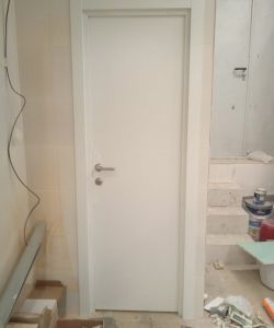 Белая гладкая пластиковая влагостойкая дверь Aquadoor