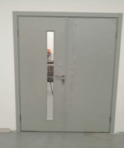 Влагостойкая дверь Aquadoor RAL 7035 двухстворчатая со стеклом